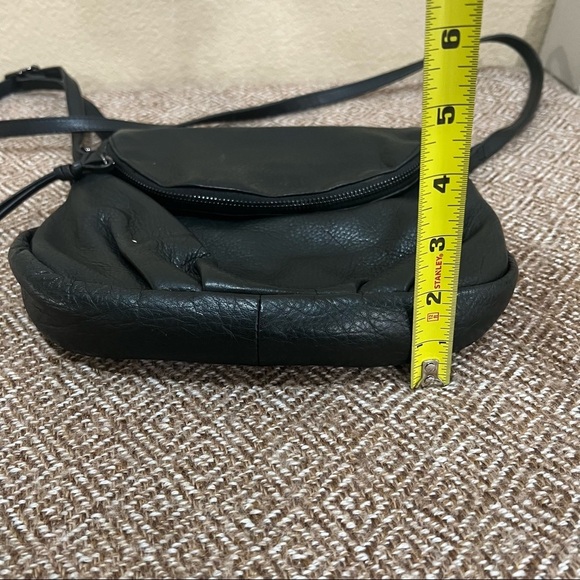 Margot Black Genuine Leather Crossbody Shoulder Bag Small Zip Closure Pockets - Picture 10 of 12